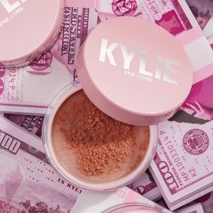 Kylie cosmetics loose illuminating powder